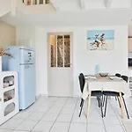 Maison Paisible Avec Terrasse Et Piscine - Esprit Ferienhaus