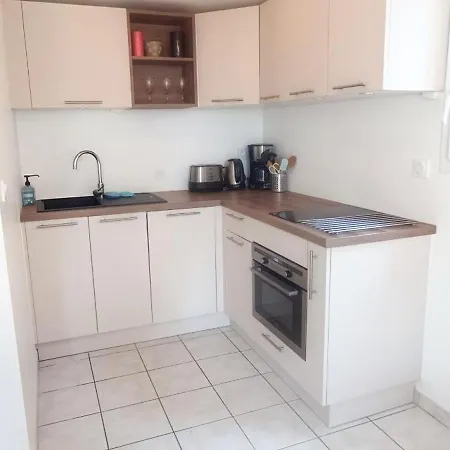 Casa vacanze Maison Paisible Avec Terrasse Et Piscine - Esprit