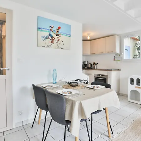 Maison Paisible Avec Terrasse Et Piscine - Esprit Ferienhaus *