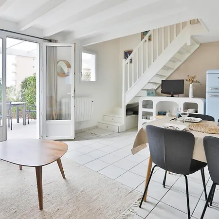 Ferienhaus Maison Paisible Avec Terrasse Et Piscine - Esprit *