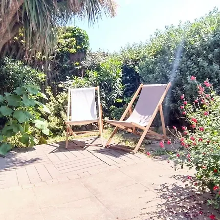 Дом отдыха Maison Paisible Avec Terrasse Et Piscine - Esprit Ле-Сабль-д’Олон