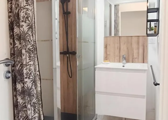 Maison Paisible Avec Terrasse Et Piscine - Esprit בית נופש